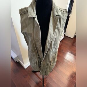 🟢 Abercrombie & Fitch medium green vest. 🟢